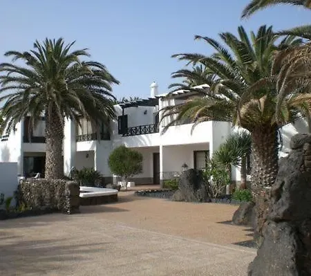 Schoene In Mit Grill, Garten Und Terrasse Und Neben Dem Daire Playa Blanca