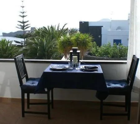 Schoene In Mit Grill, Garten Und Terrasse Und Neben Dem Playa Blanca